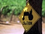Tractor_crossing_sign_170_113